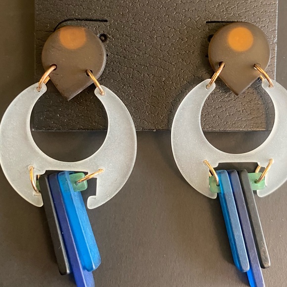 Earrings (read description) - Picture 2 of 3